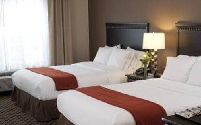 Holiday Inn Express & Suites - Green Bay East By IHG
