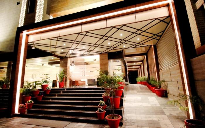 Pinnacle by Click Hotels, Lucknow