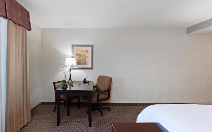 Hampton Inn & Suites Oakland Airport - Alameda