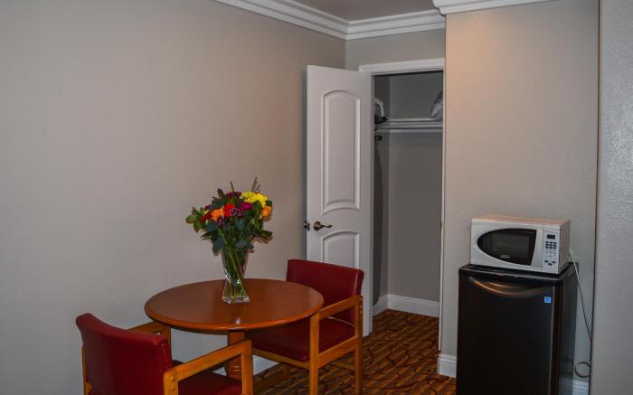 Padre Oaks Inn