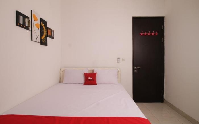 RedDoorz Plus near Trisakti University