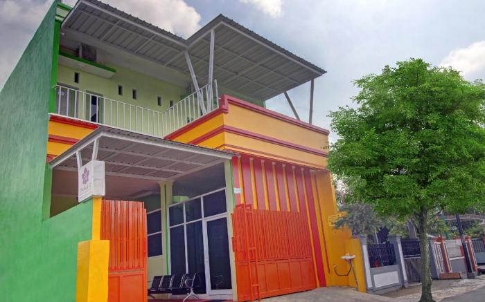 Super OYO 3774 Shakira Syariah Guest House