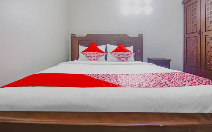 OYO 90094 Gayatri Residence