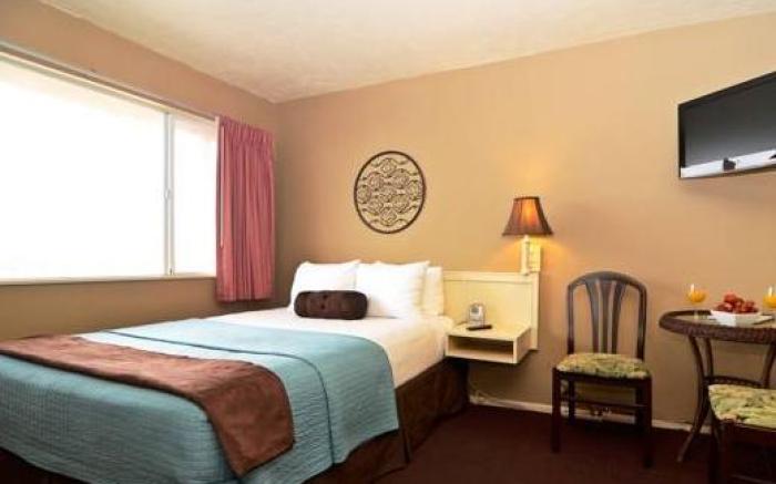 Lovers Point Inn