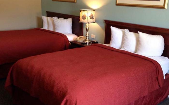 Econo Lodge Inn & Suites