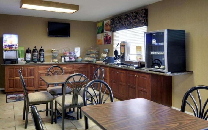 Quality Inn Russellville I-40