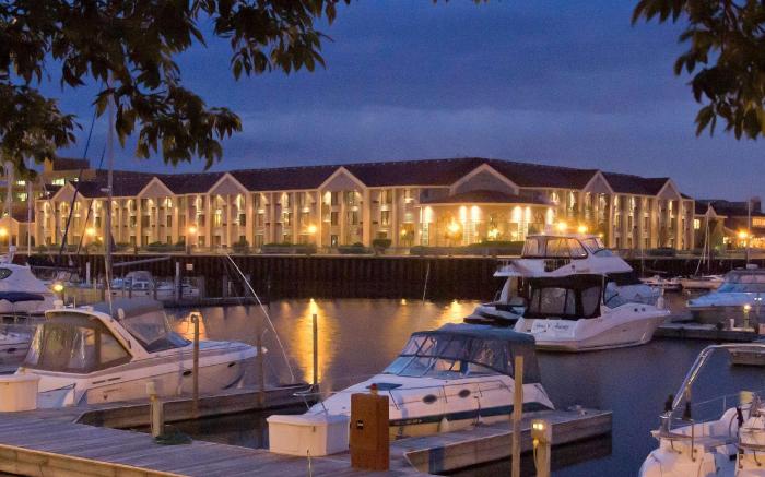 DoubleTree by Hilton Hotel Racine Harbourwalk