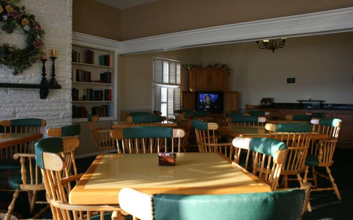 Rockford Alpine Inn & Suites