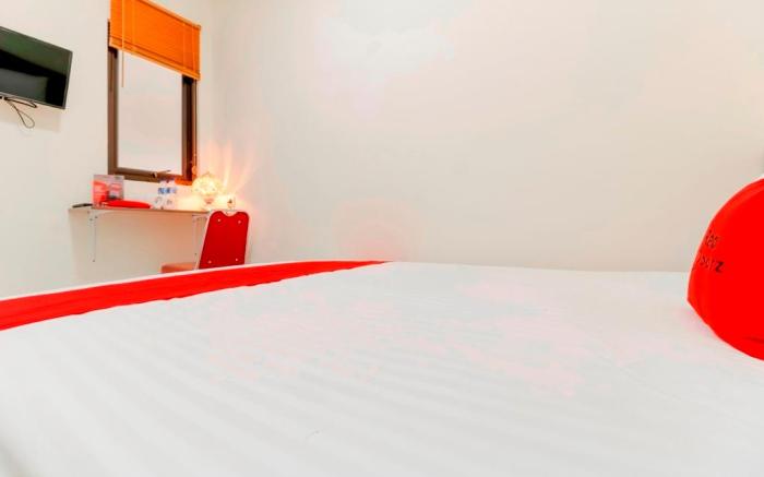 RedDoorz Plus near Ciputra World Kuningan 2
