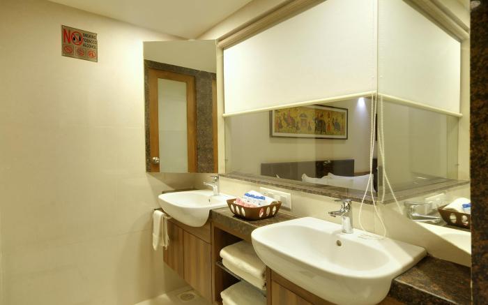 Hotel Shreeji Vatika, Airport Road