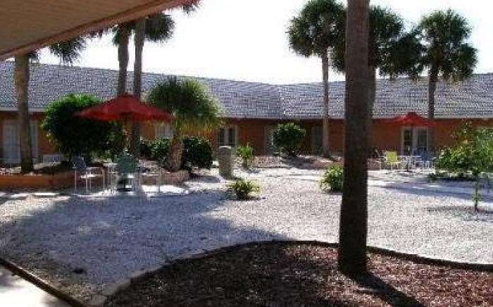 Island Sun Inn & Suites - Venice, Florida Historic Downtown & Beach Getaway