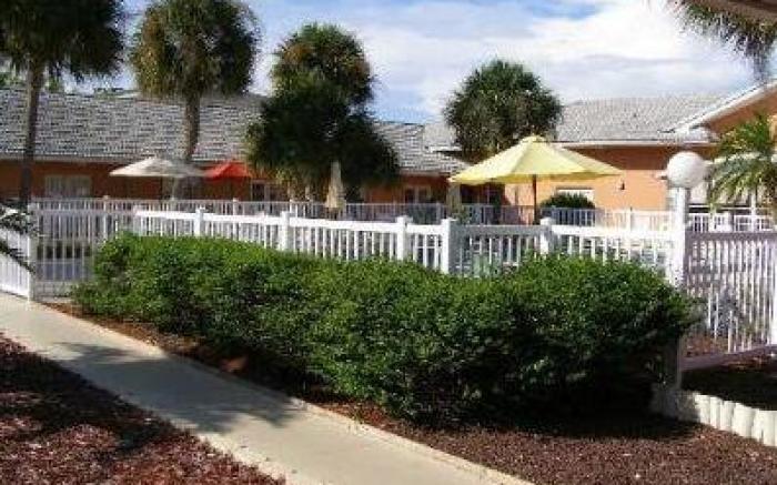 Island Sun Inn & Suites - Venice, Florida Historic Downtown & Beach Getaway