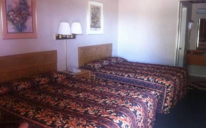 Villa West Inn