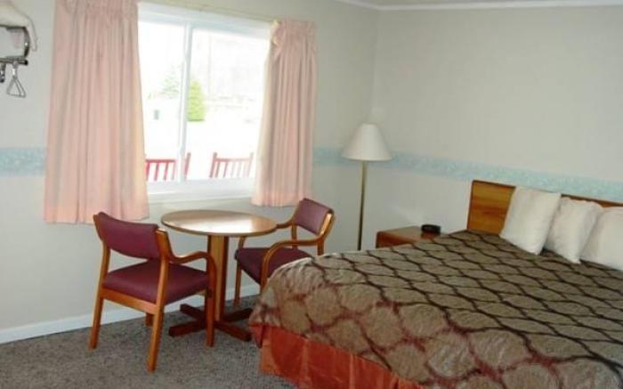 A Holiday Motel - Maggie Valley