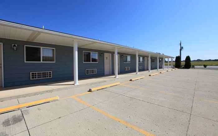 Americas Best Value Inn Suburban Motel