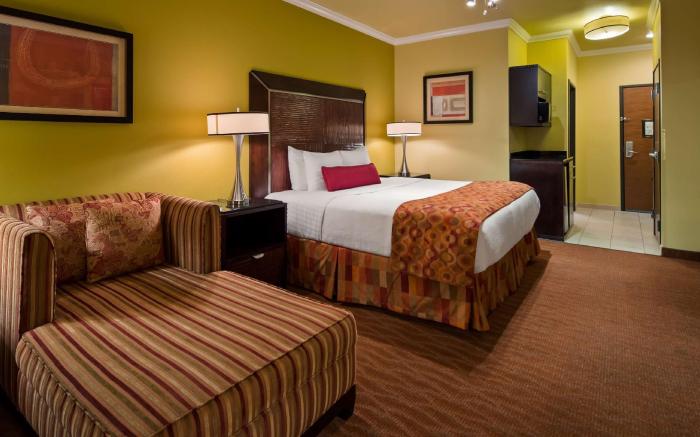 Best Western Plus Christopher Inn & Suites