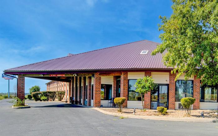 Capital O Amerihost Inn and Suites Mexico Hwy 54 MO