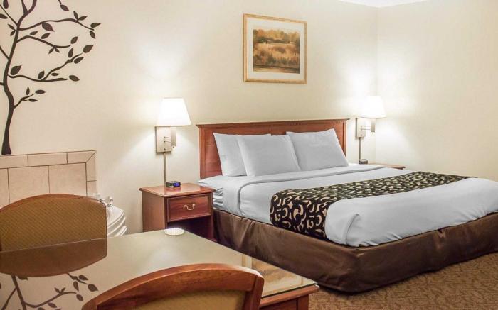 Econo Lodge On the Bay
