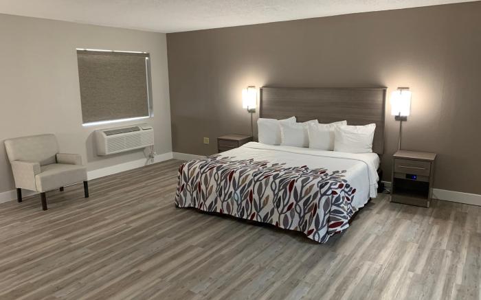 Red Roof Inn & Suites Vineland- Buena