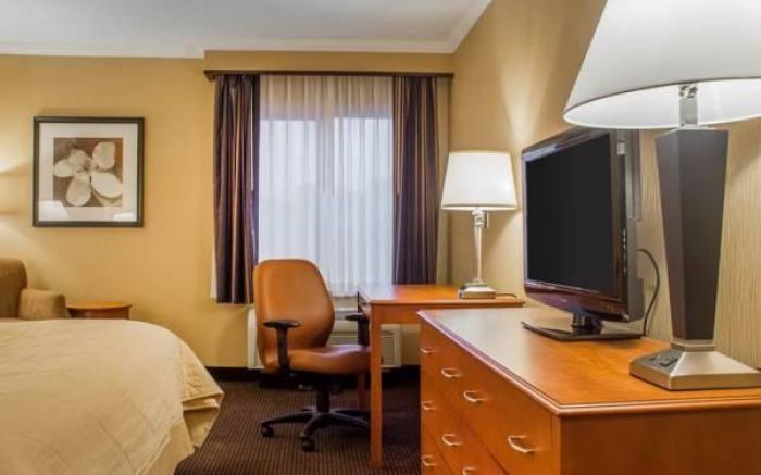 Clarion Hotel & Suites Riverfront