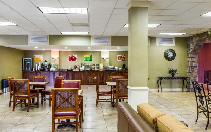 Motel 6 Opelika, AL