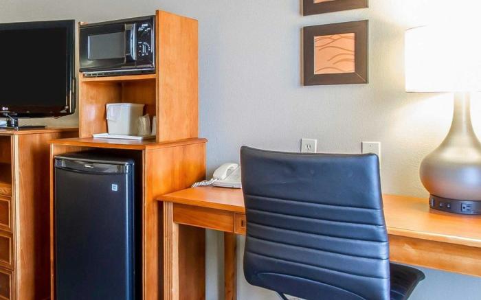 Comfort Inn & Suites Pauls Valley - City Lake