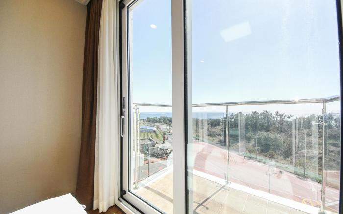 Jungmun Oceanblue Hotel