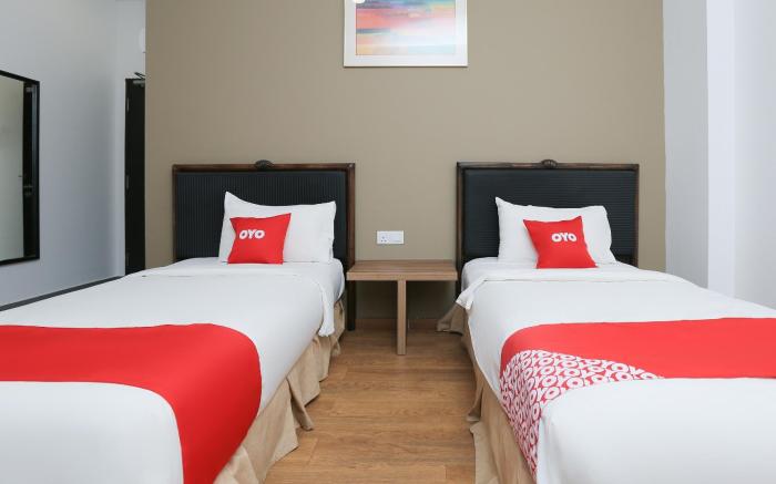 OYO 89915 EAST MOUNT HOTEL