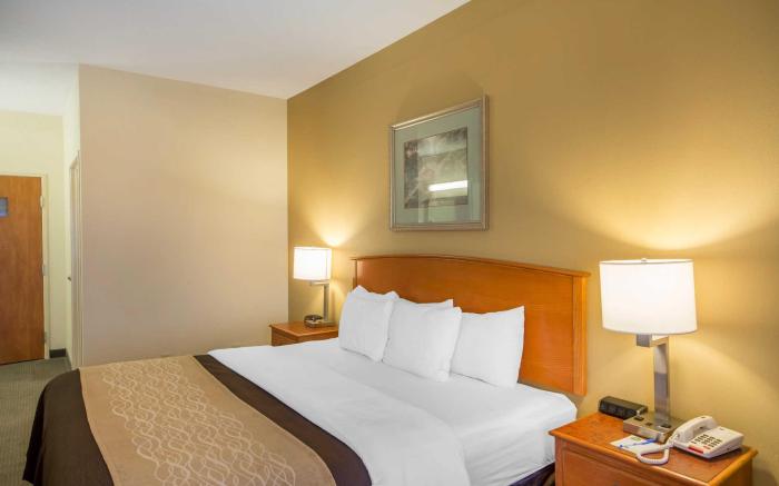 Quality Inn & Suites MidAmerica Industrial Park Area