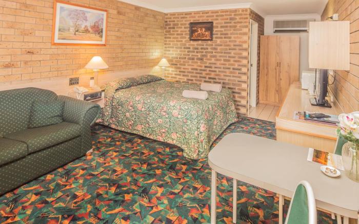 Settlers Motor Inn