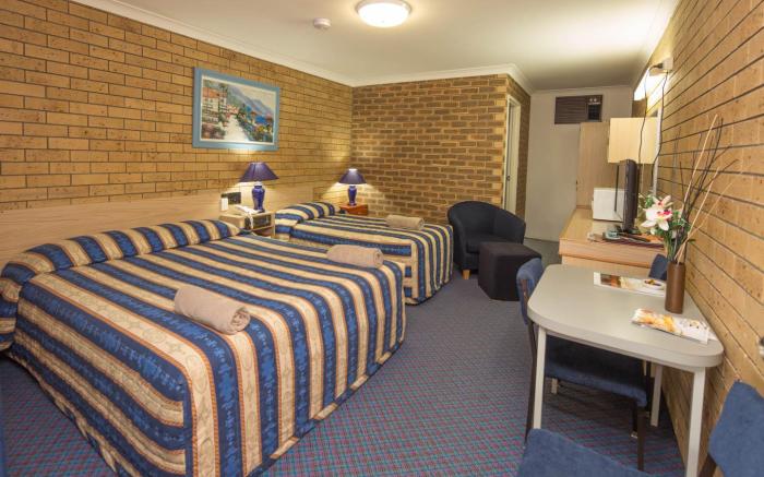 Settlers Motor Inn