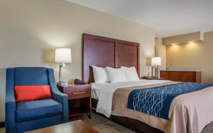 Comfort Inn & Suites Jackson - West Bend