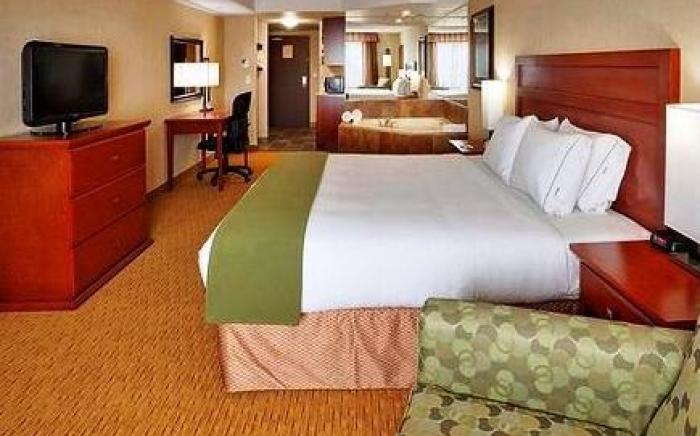 Holiday Inn Express Hotel & Suites Clarington - Bowmanville By IHG