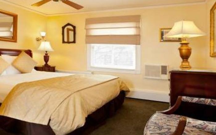 Crowne Pointe Historic Inn Adults Only