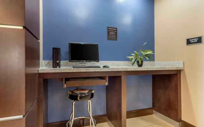 Best Western Plus Longhorn Inn & Suites