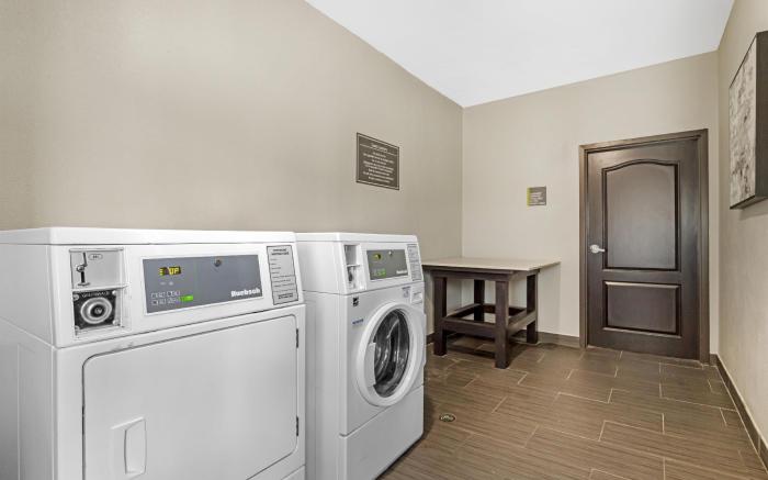 Best Western Plus Bay City Inn & Suites