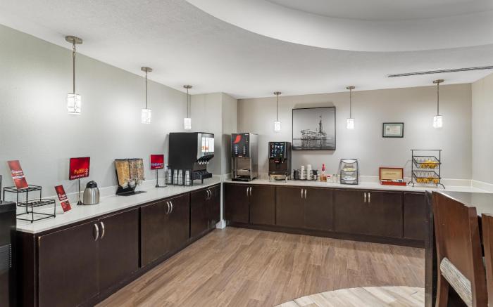 Best Western Plus Bay City Inn & Suites