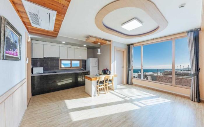 Nuri (Blue Road Town Pension