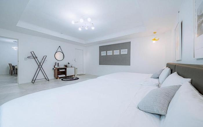 ello-el kids Pool Villa Pension