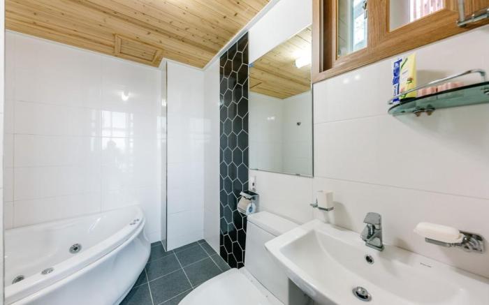 Geoje The Hue Pension