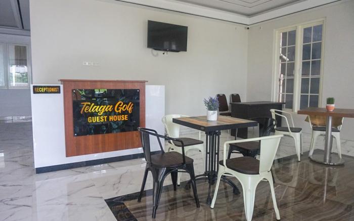 RedDoorz near Araya Family Club House