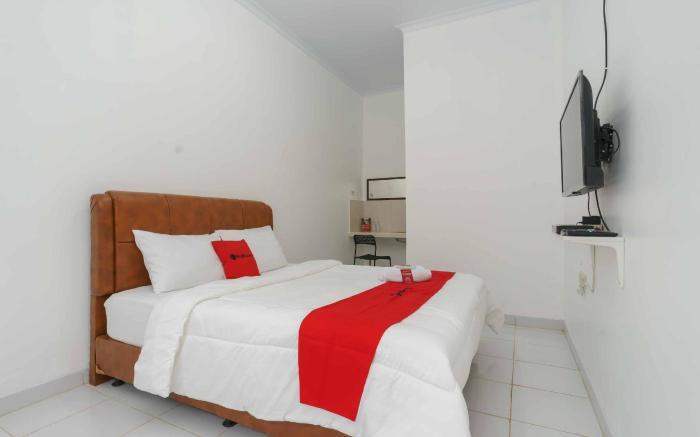 RedDoorz Syariah near Exit Toll Jatiwarna 2