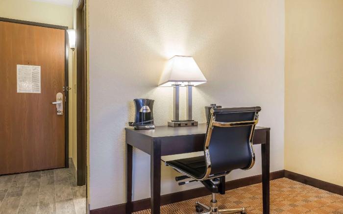 Quality Inn & Suites Pittsburgh Harmarville