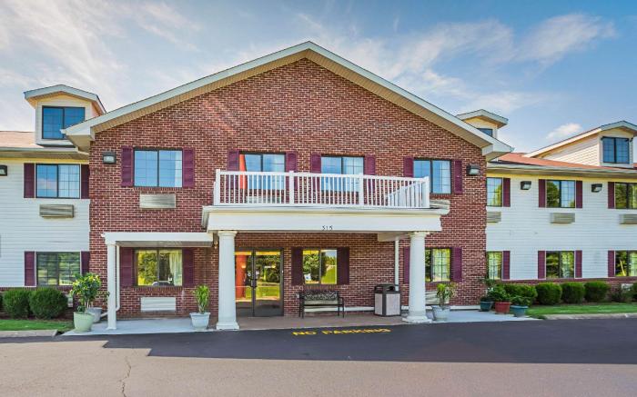 Econo Lodge Inn & Suites