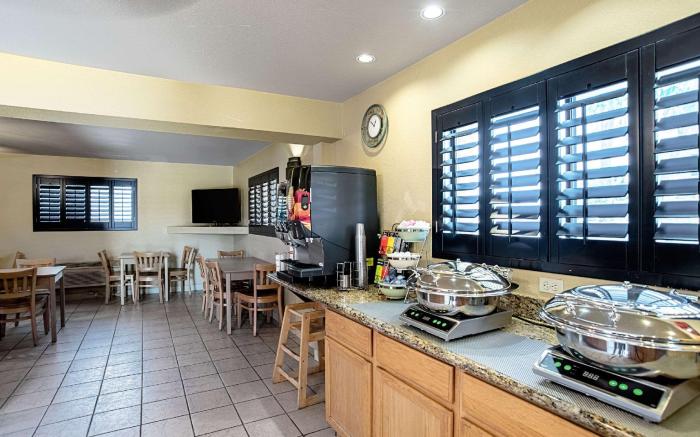 Quality Inn & Suites Phoenix NW - Sun City