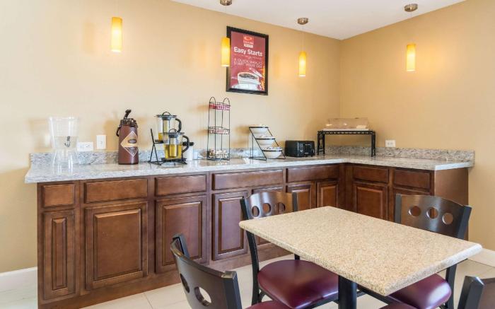 Econo Lodge Inn & Suites North Little Rock near Riverfront