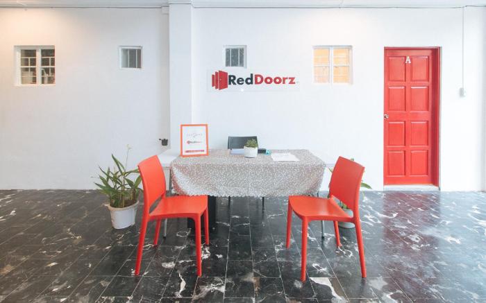 RedDoorz @ V-Cloud Hills near De La Salle Dasmarinas Cavite