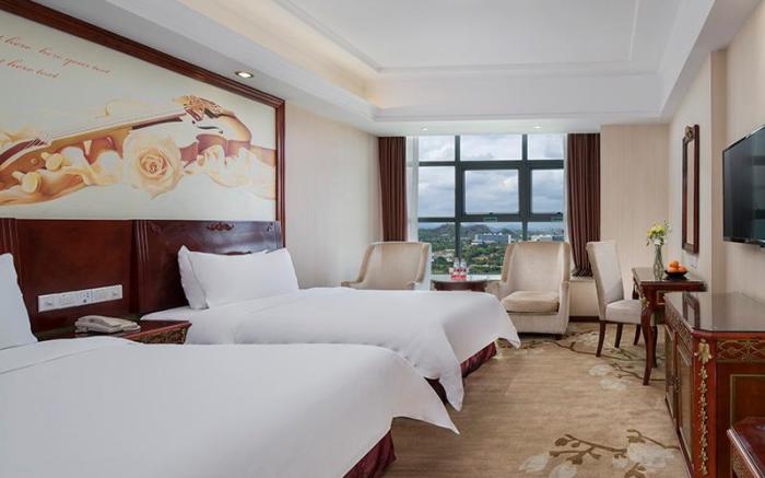 Vienna Hotel Shenzhen Pingshan Highway Station