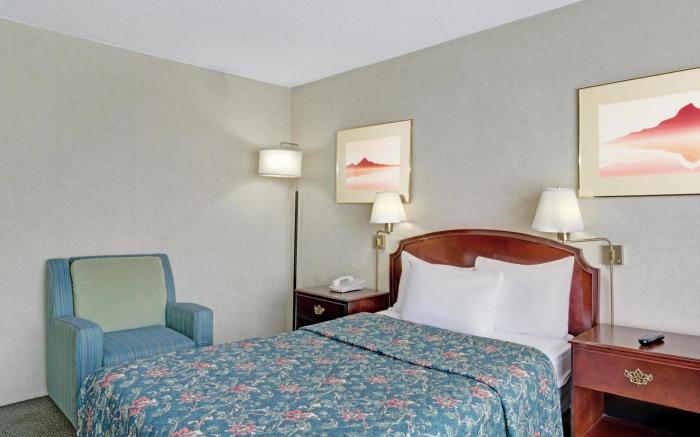 Ramada by Wyndham Reno Hotel and Casino