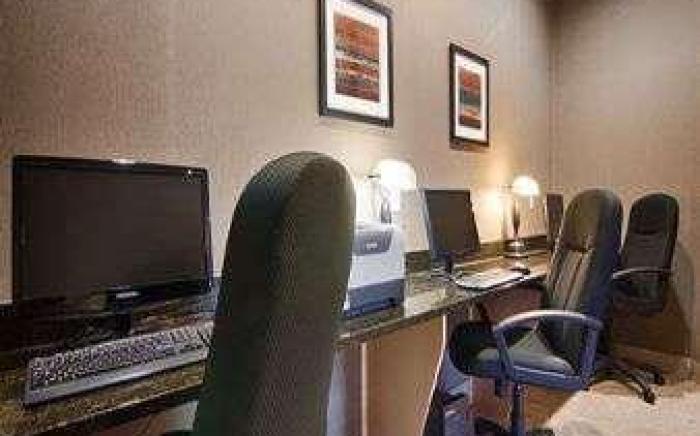 Quality Inn & Suites East Syracuse - Carrier Circle